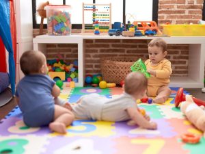 Auxiliar de Creche e Berçarista.jpg